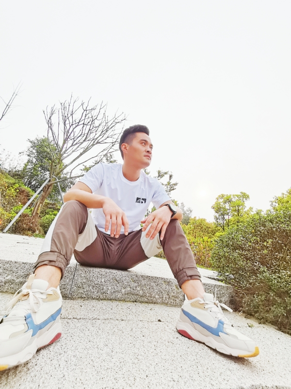 一个人，干净利落的第一张照片--浦城相亲网
